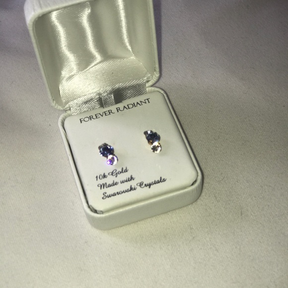 10k Gold earrings - Picture 3 of 3